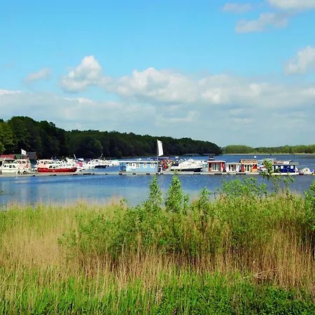 Apartamento Stilvolles Nahe Mueritzsee In *
